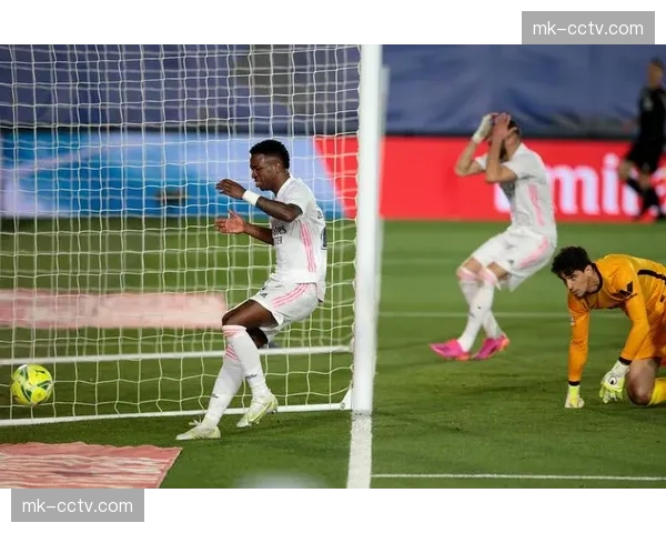 西甲战术阵型演变：从静态站位到动态结构的现代足球趋势